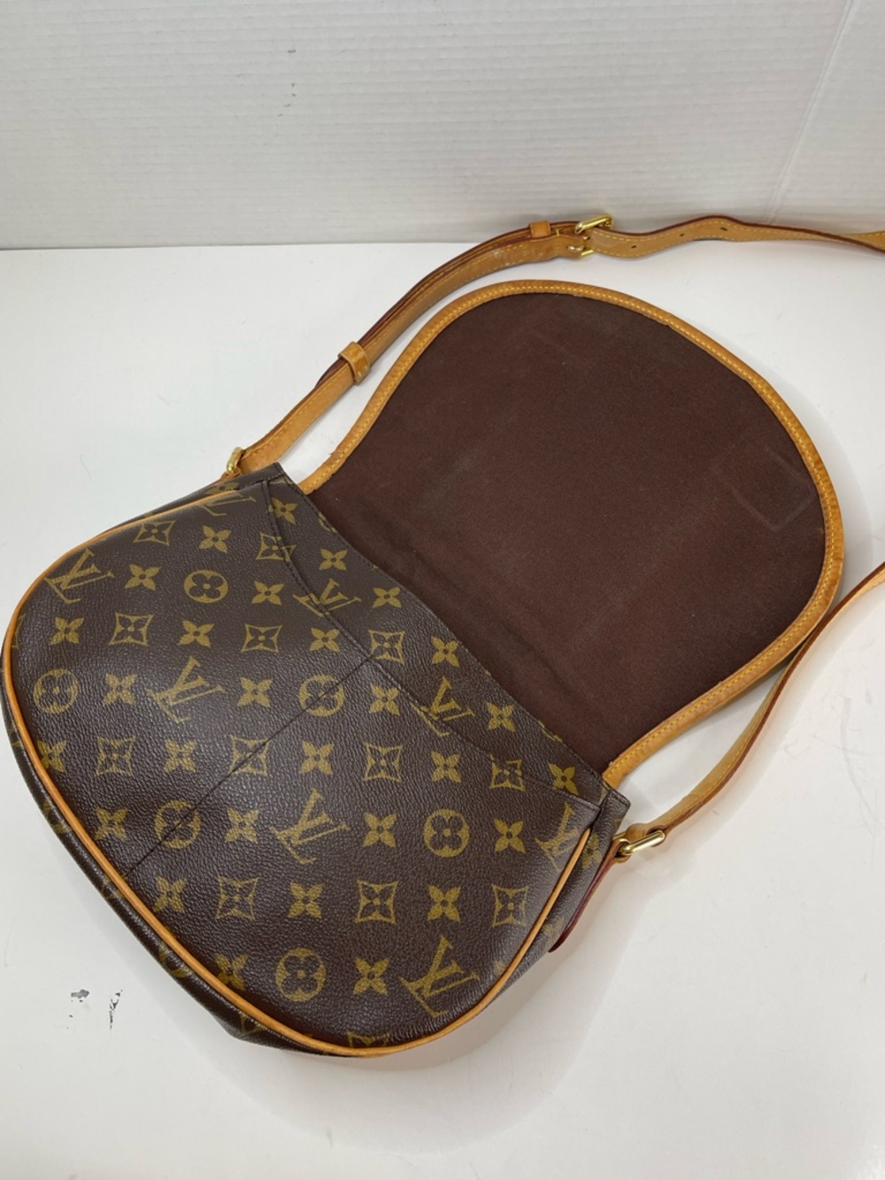 Louis Vuitton Menilmontant PM Shoulder Bag - Picture 8 of 15